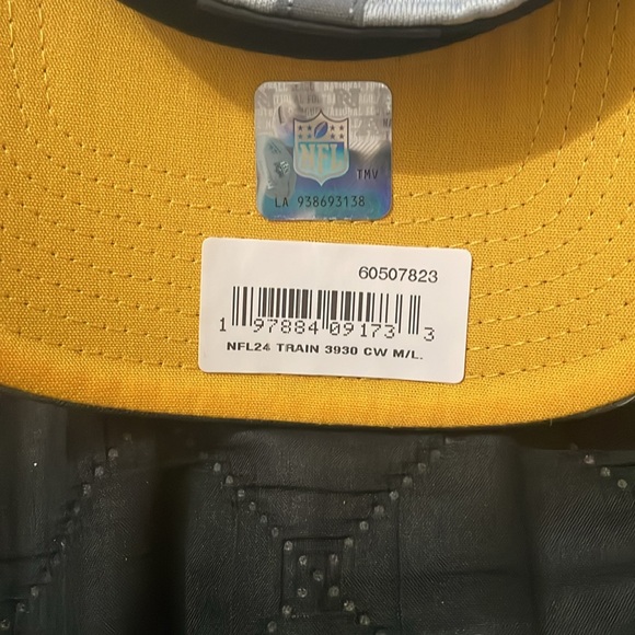 New Era Gray 39THIRTY fitted washington commanders logo. - Picture 2 of 5